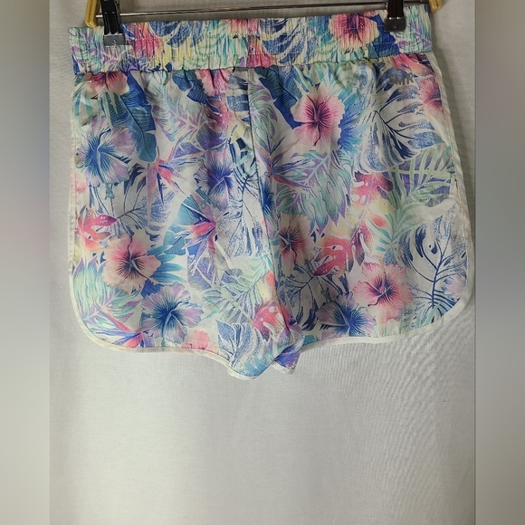 Sommer Ray floral shorts- Womens size Large - Picture 4 of 7